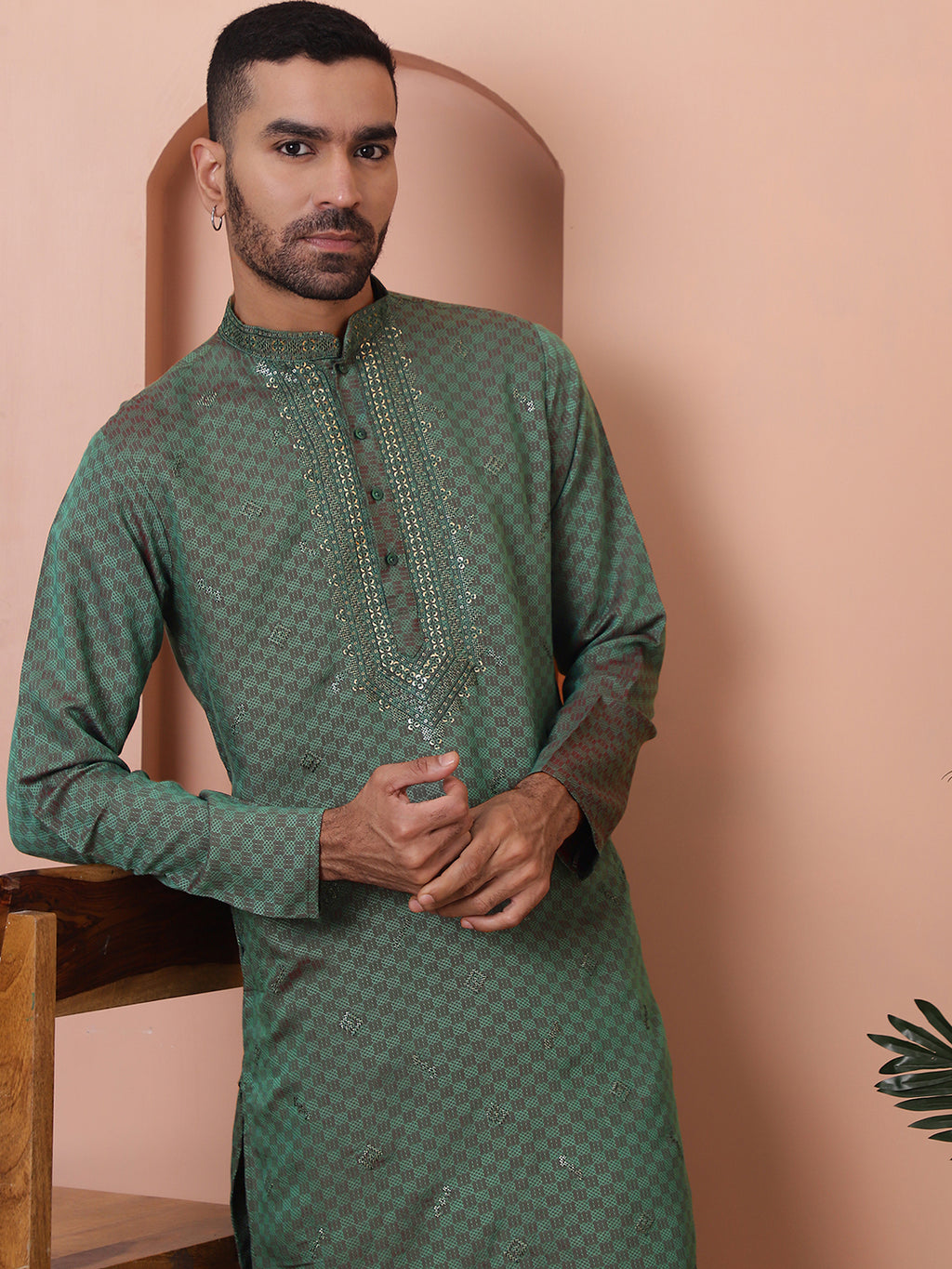 Men'S Embroidered And Sequins Kurta With Pyjama