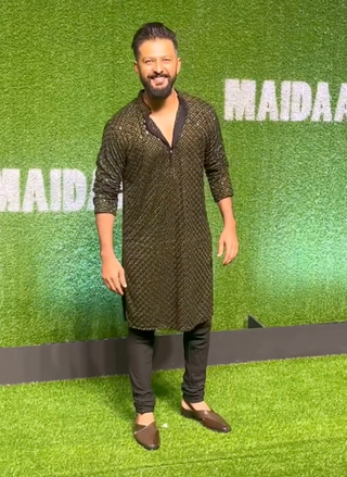 Vatsal Sheth in Sequin Embroidered Pure Cotton Kurta with Pyjamas
