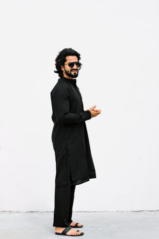Jompers Men's Black Solid Cotton Kurta Only