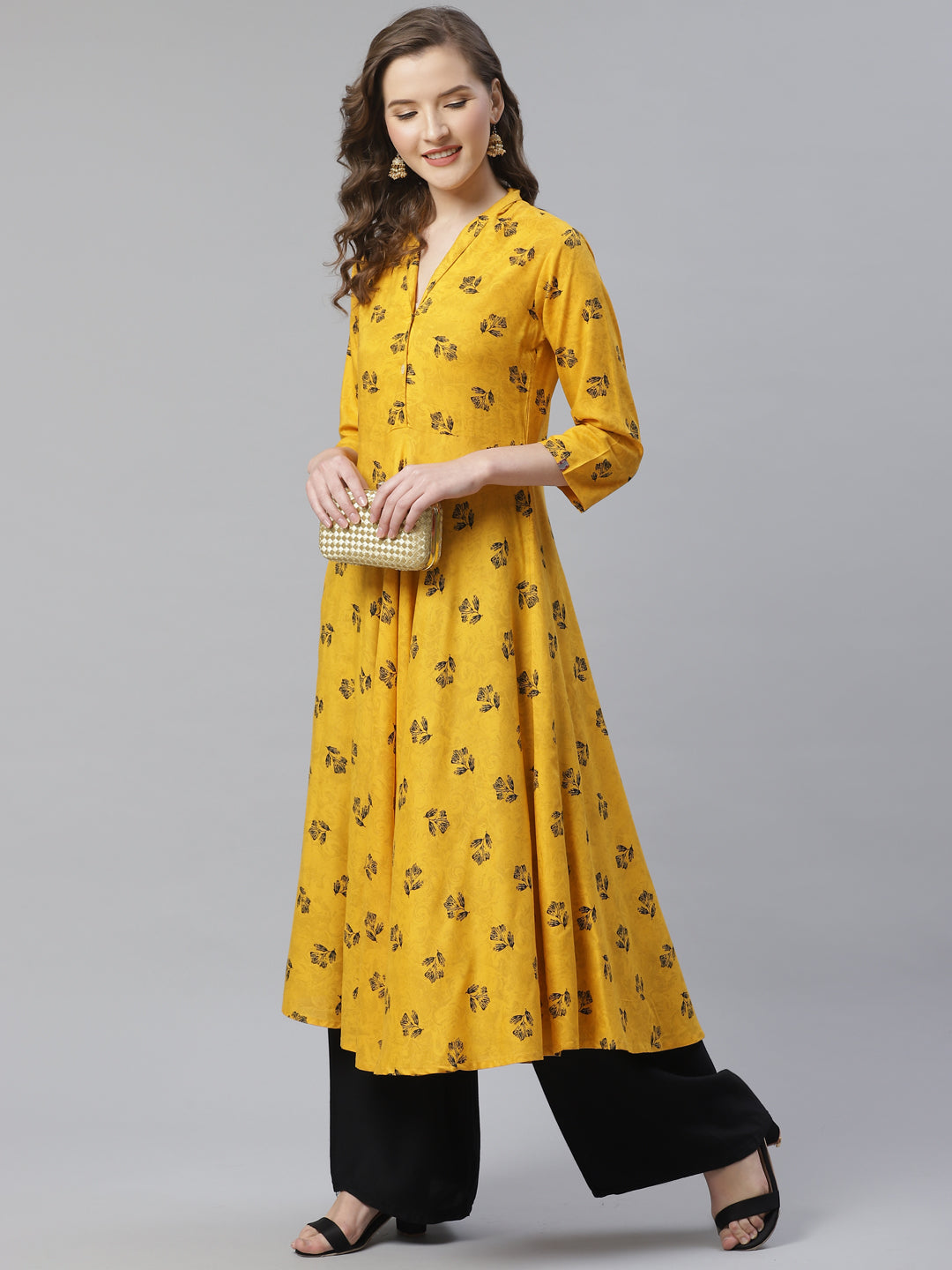 Jompers Women Yellow & Black Floral Printed A-Line Kurta