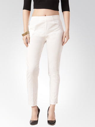 Jompers Women Off-White Smart Slim Fit Solid Regular Trousers