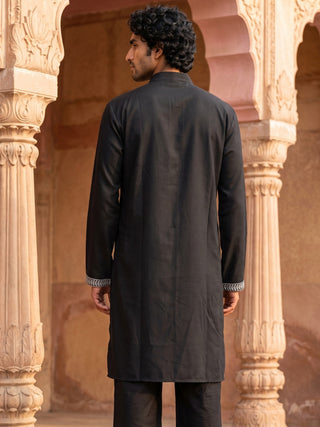 Embroidered Cotton Blend Kurta for Men