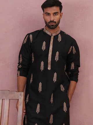 Men's Silk Blend Embroidered Kurta