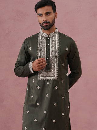 Men’s Ethnic Silk Blend Embroidered Kurta