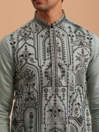 Men’s Silk Blend Embroidered Kurta