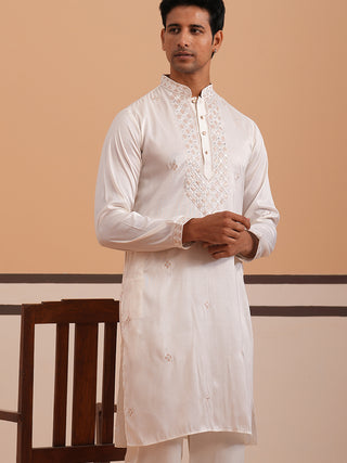 Men's Geometric Embroidered Kurta