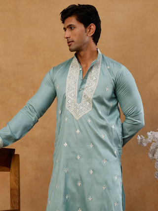 Men's Embroidered Cotton Blend Kurta