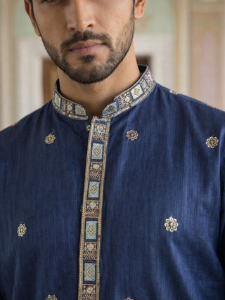 Men Silk Blend Embroidered Kurta