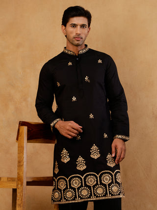 Classic Kurta with Rich Hemline Embroidery