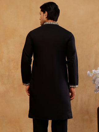 Classic Kurta with Rich Hemline Embroidery