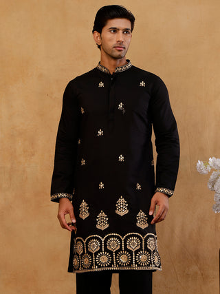 Classic Kurta with Rich Hemline Embroidery