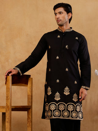 Classic Kurta with Rich Hemline Embroidery