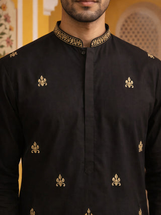 Men’s Classic Kurta with Rich Hemline Embroidery