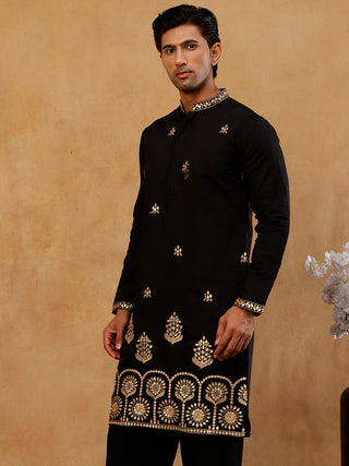 Classic Kurta with Rich Hemline Embroidery