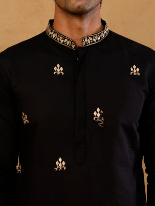 Classic Kurta with Rich Hemline Embroidery