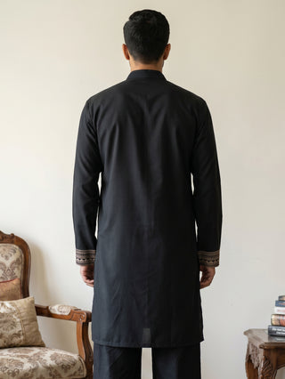 MenÃ¢â‚¬â„¢s Japanese Fabric Embroidered Kurta
