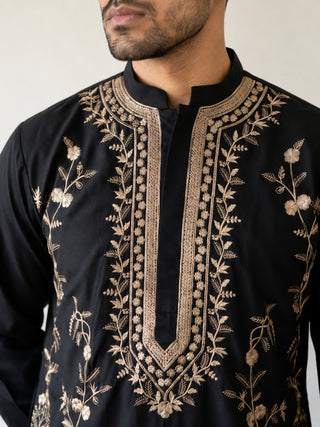 MenÃ¢â‚¬â„¢s Japanese Fabric Embroidered Kurta