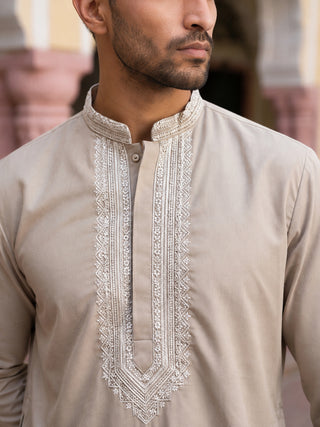 Men's Silk Blend Embroidered Kurta