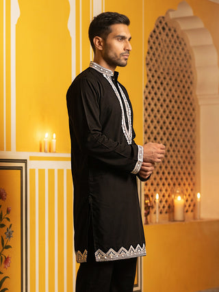 Men's Silk Blend Embroidered Kurta