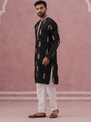 Men's Silk Blend Embroidered Kurta Pyjama Set