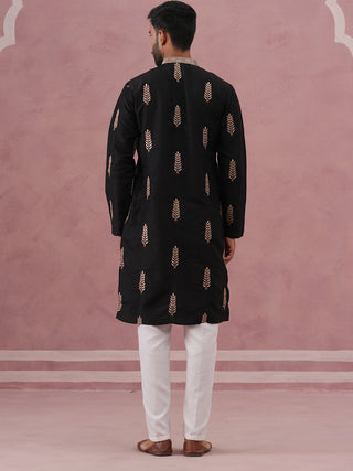 Men's Silk Blend Embroidered Kurta Pyjama Set