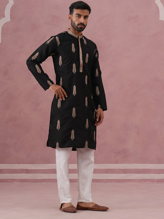 Men's Silk Blend Embroidered Kurta Pyjama Set