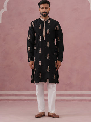 Men's Silk Blend Embroidered Kurta Pyjama Set