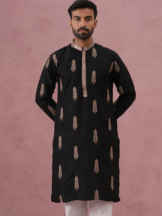 Men's Silk Blend Embroidered Kurta Pyjama Set