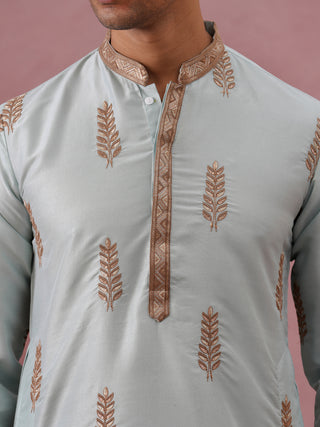 Men's Silk Blend Embroidered Kurta Pyjama Set