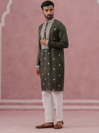 Men’s Ethnic Silk Blend Embroidered Kurta Set