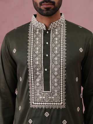 Men’s Ethnic Silk Blend Embroidered Kurta Set