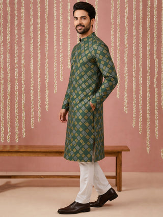 Men Cotton Blend Kurta Pyjama with Foil Print