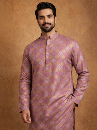 Men Cotton Blend Kurta Pyjama with Foil Print