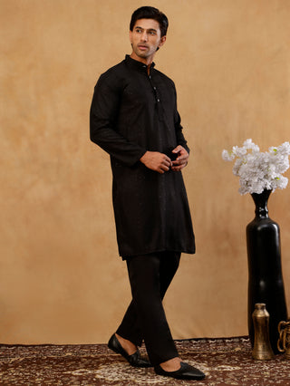Men’s Silk Blend Thread Work Kurta Set