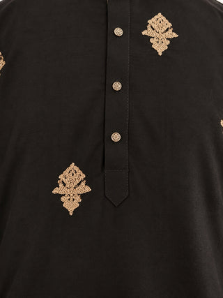 Embroidered Cotton Blend Short Kurta
