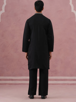 Men Ethnic Embroidered Kurta Set