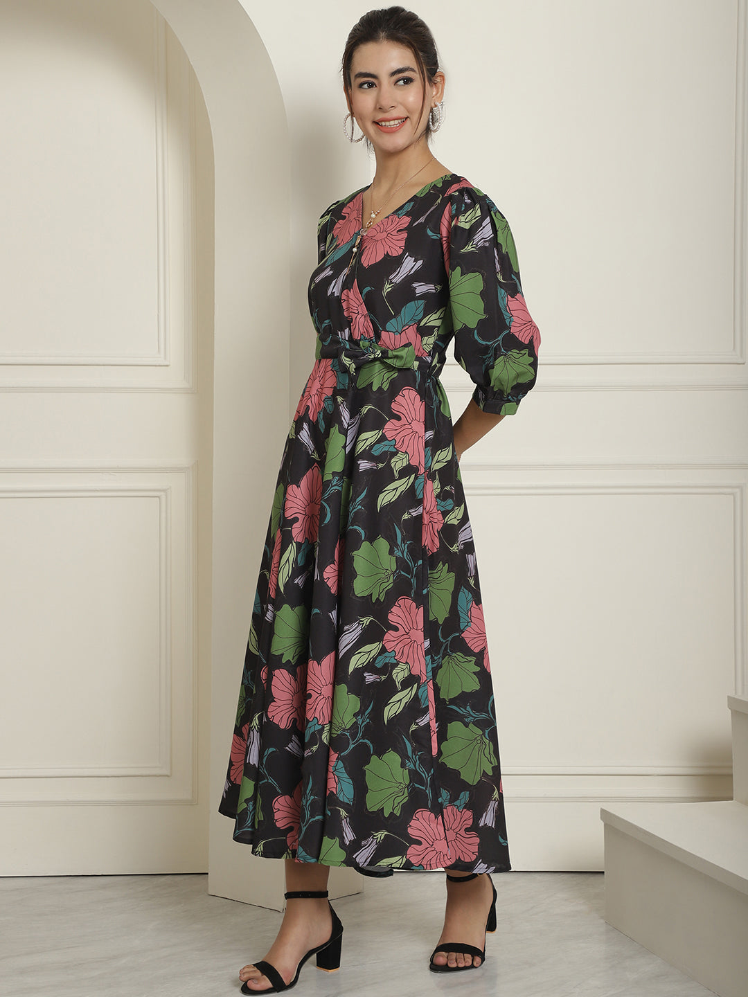 Women's Black Floral Printed A-line Dress With Belt