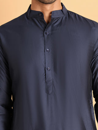 Men's Embroidered & Velvet Nehru Jacket With Solid Kurta Pyjama