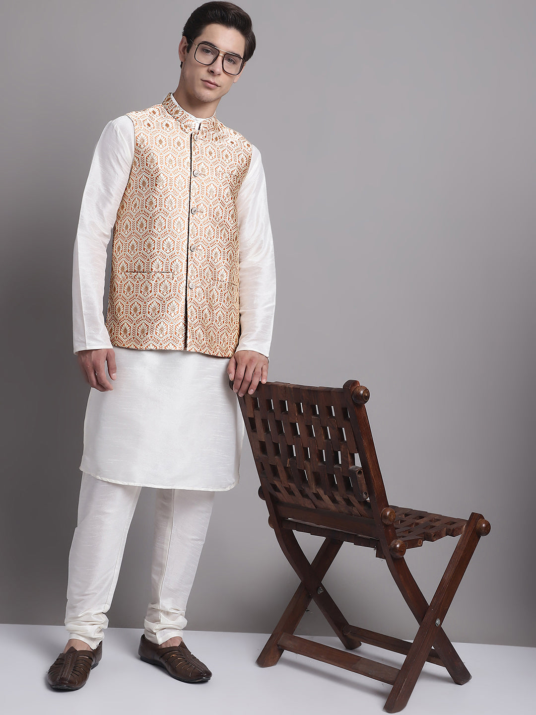 Men's Peach Woven Design Nehru Jacket With Solid Kurta Pyjama.