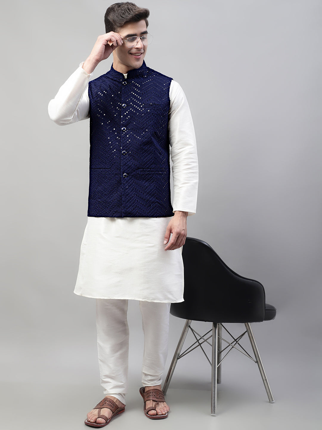 Men White Solid Kurta Pyjama with Navy Blue Embroidered Nehru