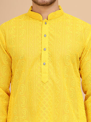 Men's Embroidered Kurta Pyjama Set