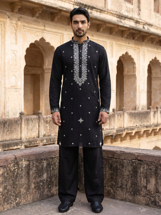 Men's Embroidered Kurta With Pyjama
