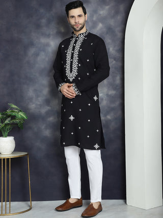 Men's Embroidered Kurta With Pyjama