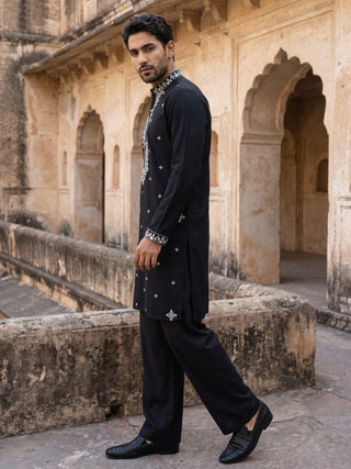 Men's Embroidered Kurta With Pyjama