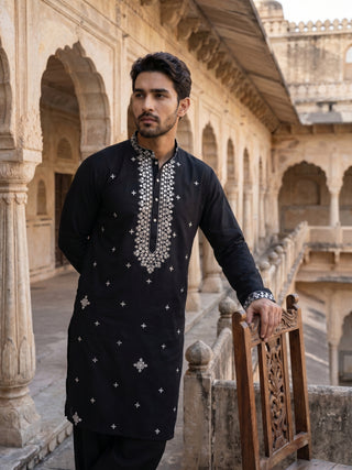 Men's Embroidered Kurta With Pyjama