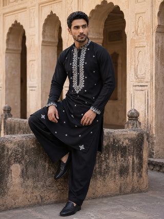 Men's Embroidered Kurta With Pyjama
