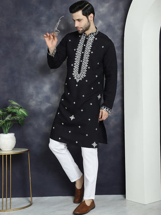 Men's Embroidered Kurta With Pyjama