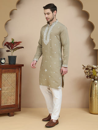 Men's Embroidered Kurta With Pyjama