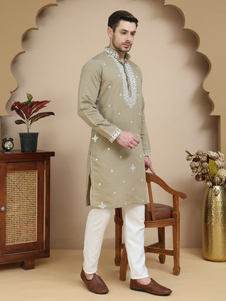 Men's Embroidered Kurta With Pyjama