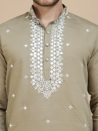 Men's Embroidered Kurta With Pyjama